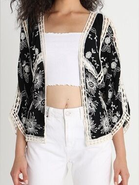 Ember Black & Ivory Embroidered Floral Open Front Kimono Boho Crochet Trim S NWT
